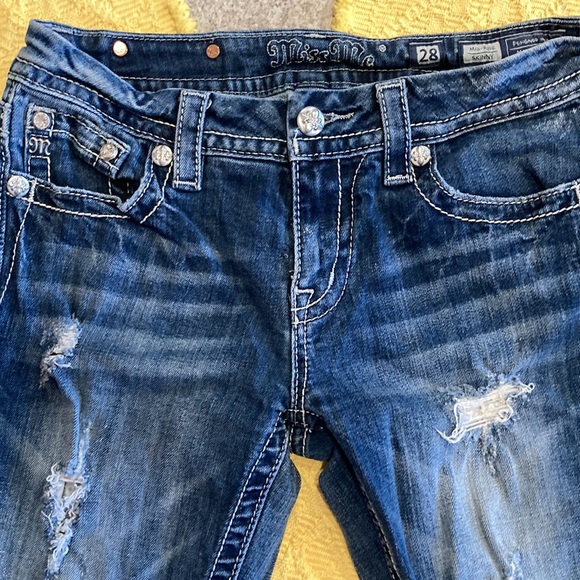 Gorgeous pair of Miss Me mid rise skinny distressed Angel wings 28x32 - Picture 4 of 5